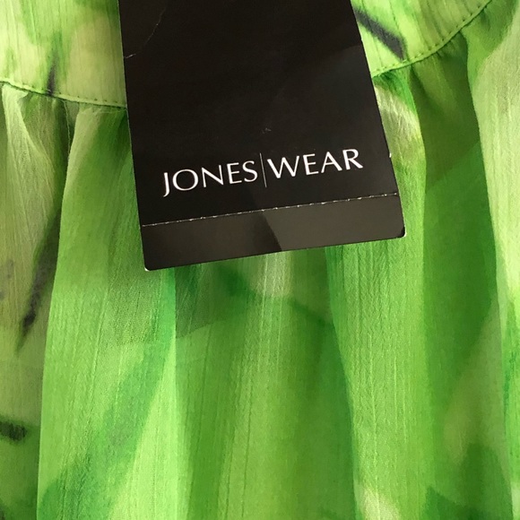 3 for 15 Jones Wear green print top with camisole - Picture 3 of 4